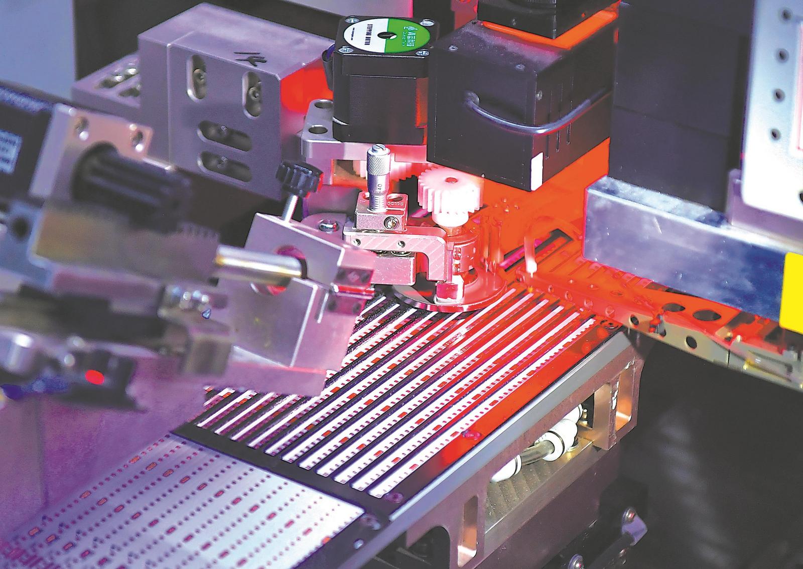 江苏翼泷芯科技申请一种半导体生产设备及半导体工艺方法专利减少了机械刷洗阶段颗粒与表面的摩擦风险(图1)